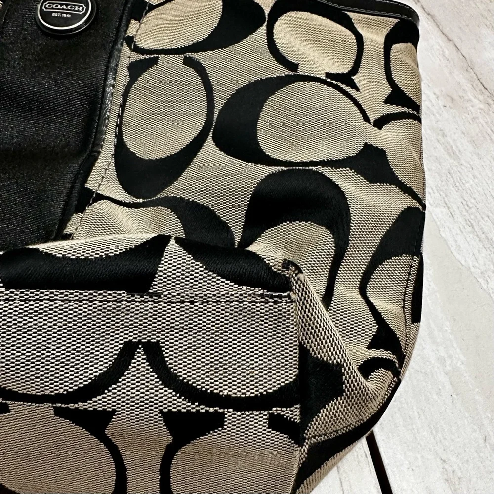 Coach Black and Cream Signature Tote Patent Leather Handles Trim Y2K  Classic - Picture 12 of 16